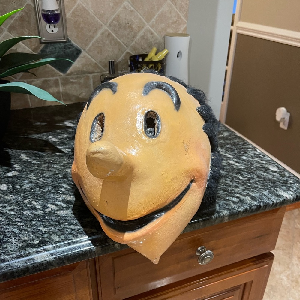 Adult olive oil mask one size